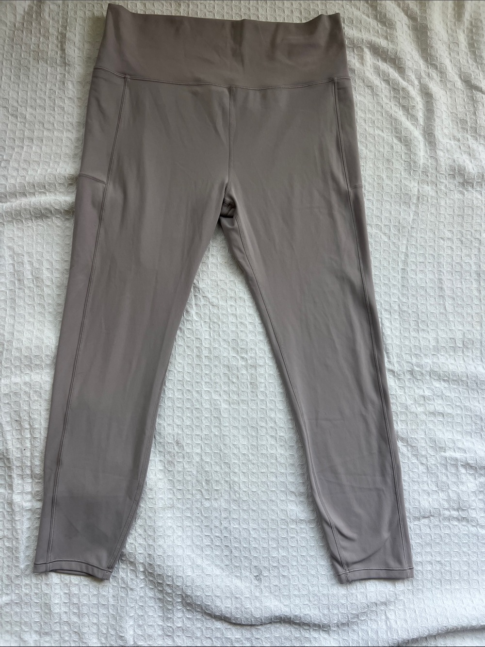 VUORI Yoga High-Waist Leggings in Taupe